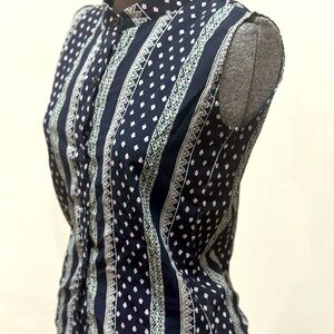 Patterned sleeveless business casual, button-up top, rayon (no tags, sm/med fit)